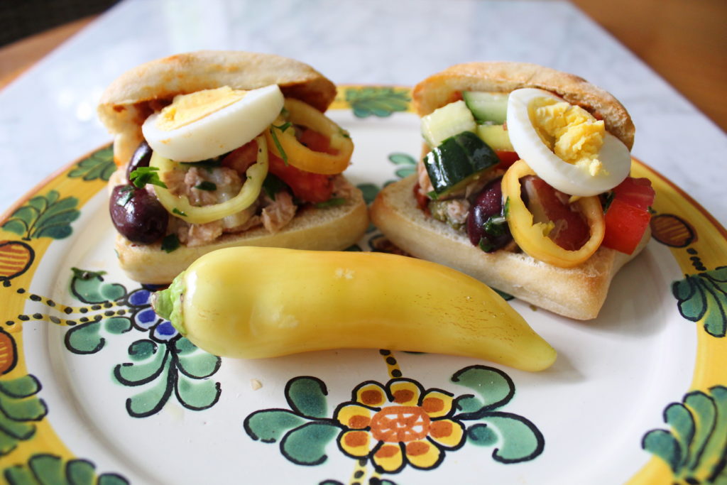 Casse Croute, Tunisian Spicy Tuna Sandwich Recipes Sur Le PlatSur