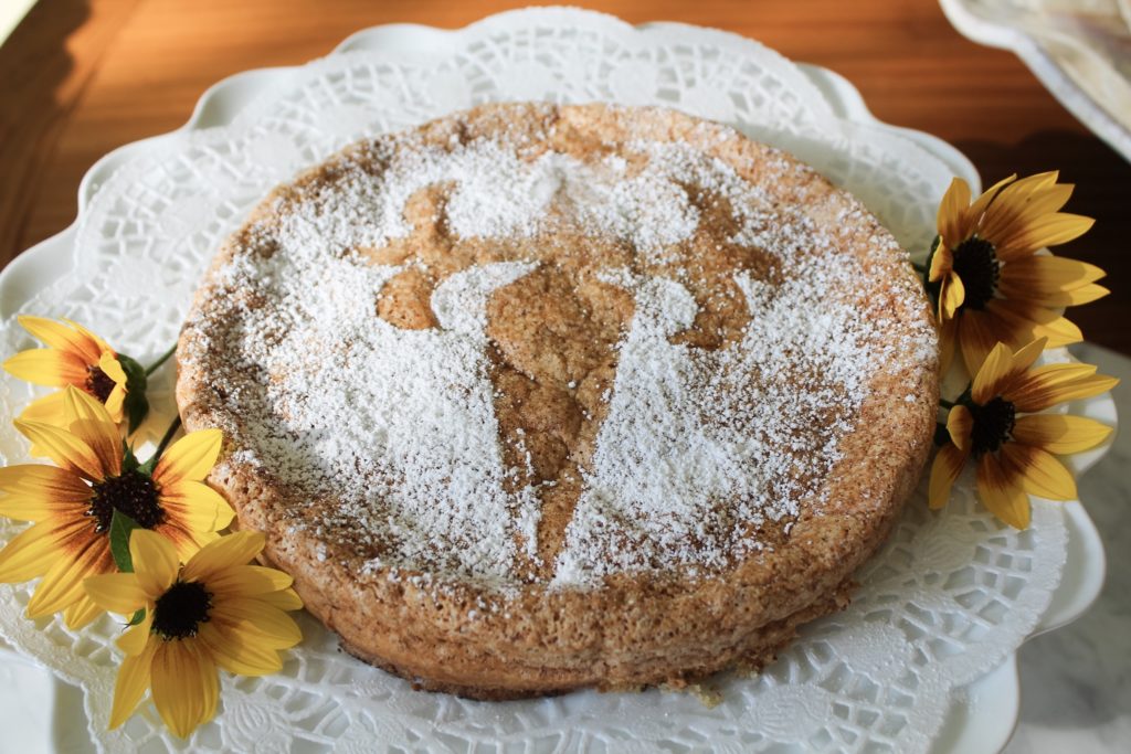 Tarta de Santiago, Almond Cake - Recipes - Sur Le Plat